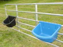 Hanging Gate Cattle Feeder